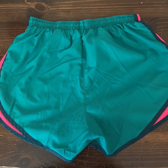 Nike tempo running shorts - Picture 2 of 3